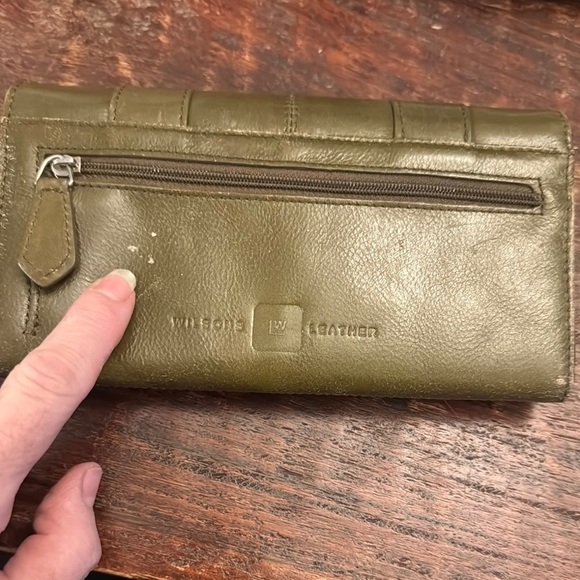 Wilson’s Leather Army Green Long wallet & checkbook  silver‎ accents - Picture 3 of 4